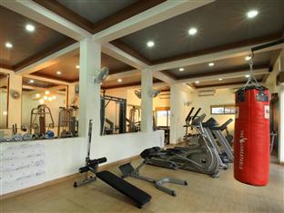 O2 Wellness Club Hotell Pune Exteriör bild